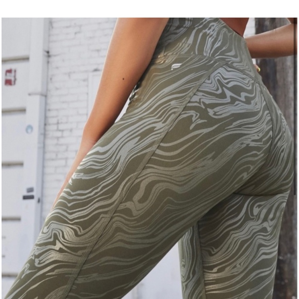 NWOT Fablictics & Liza Koshy Green Marble Leggings Size 4X